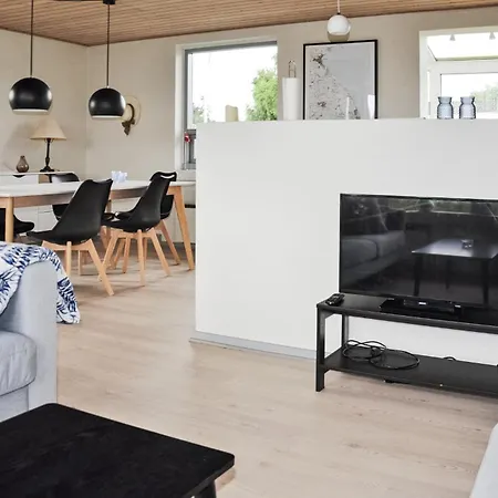 Prázdninový dům Three-bedroom In *