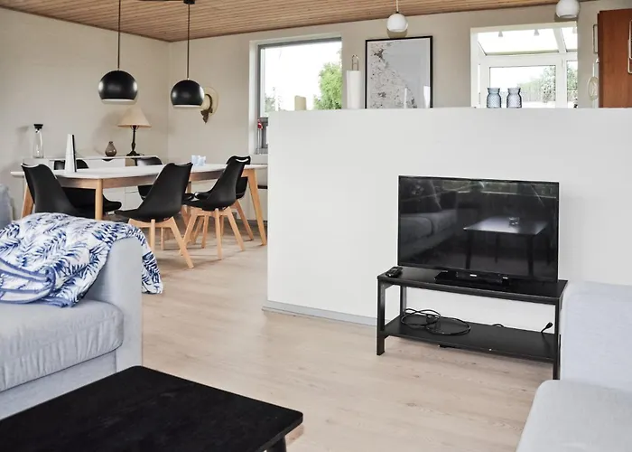 Prázdninový dům Three-bedroom In *